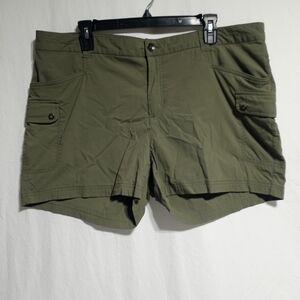 Eddie Bauer Woman's Cargo Shorts Green Size 18